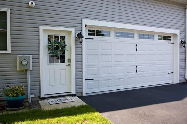 24/7 Emergency Garage Door Panel Replacement experts in Kendall Park, NJ
